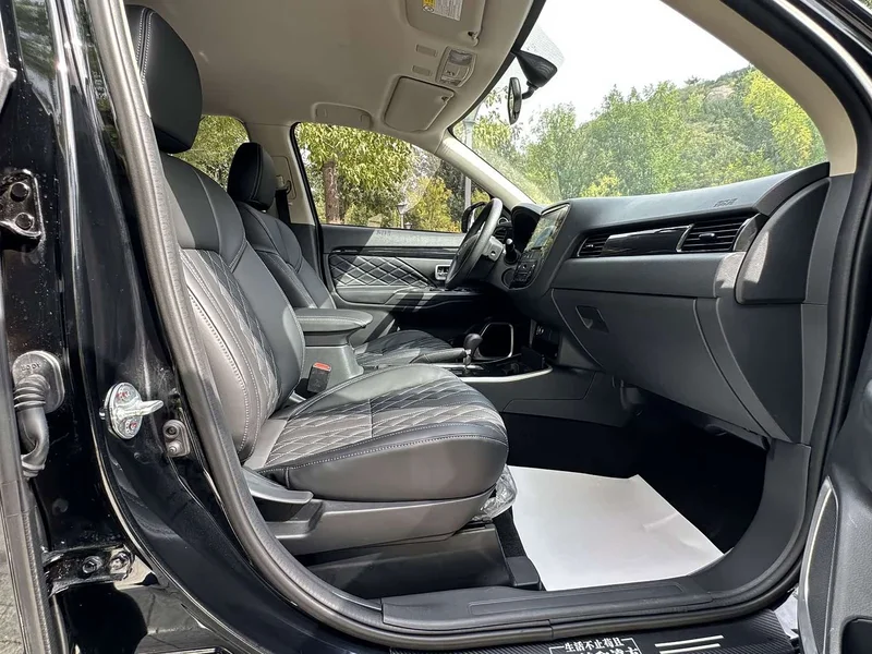 Mitsubishi Outlander — фото 18