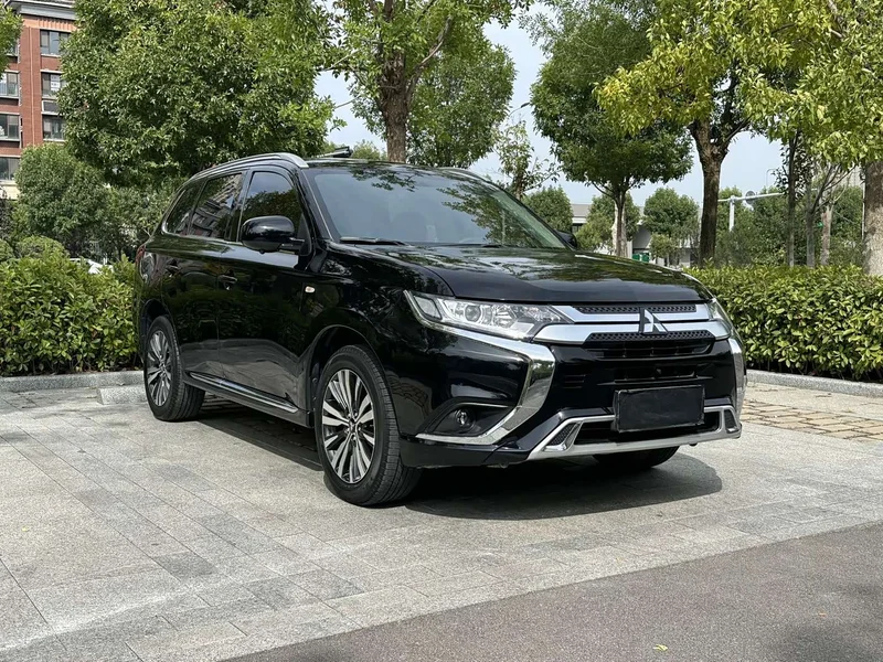 Mitsubishi Outlander — фото 3