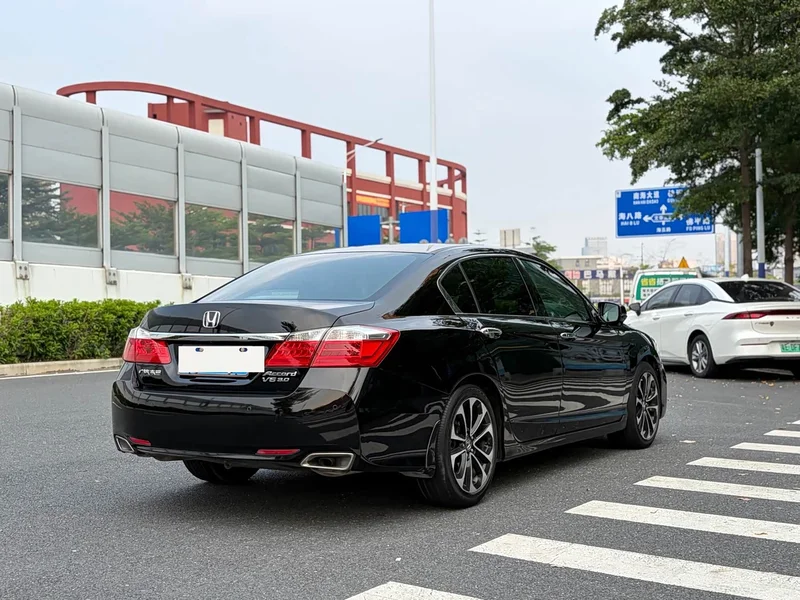 Honda Accord — фото 11