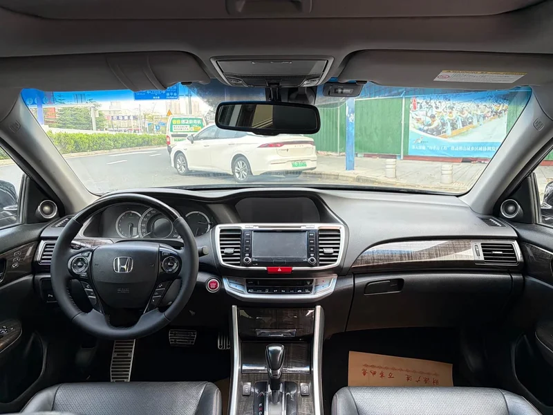 Honda Accord — фото 5