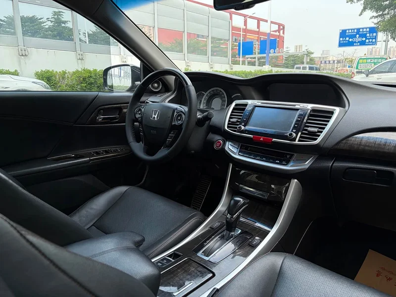 Honda Accord — фото 6