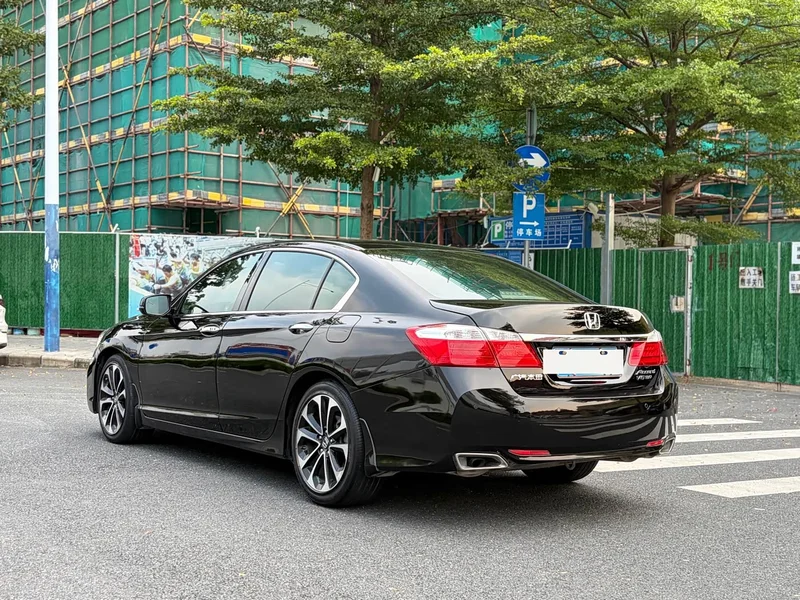 Honda Accord — фото 9