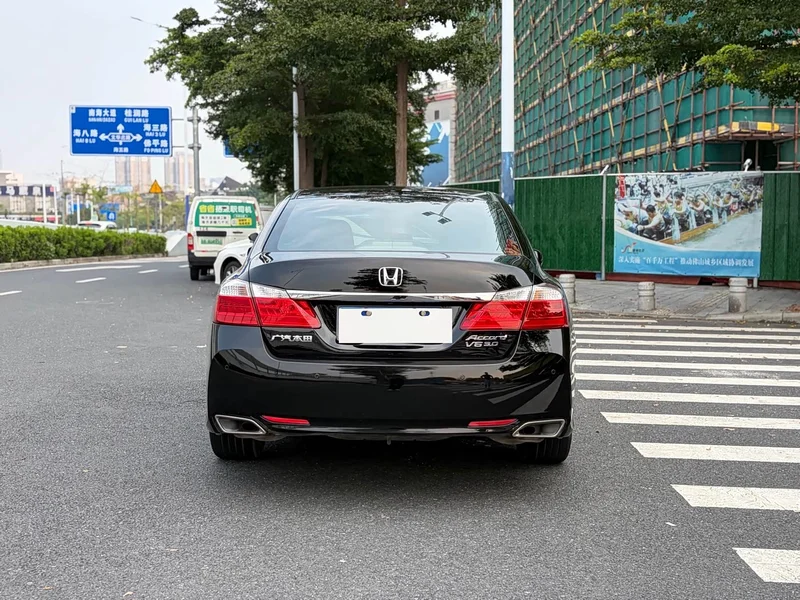 Honda Accord — фото 10
