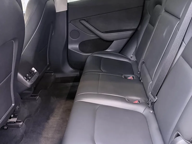 Tesla Model Y — фото 12