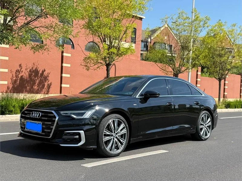 Audi A6L — фото 1