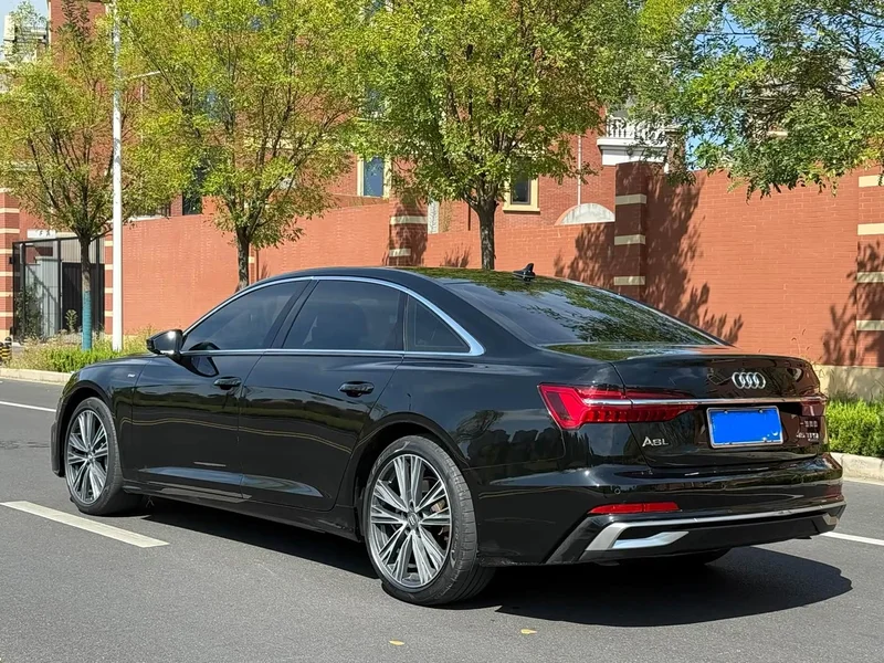 Audi A6L — фото 9