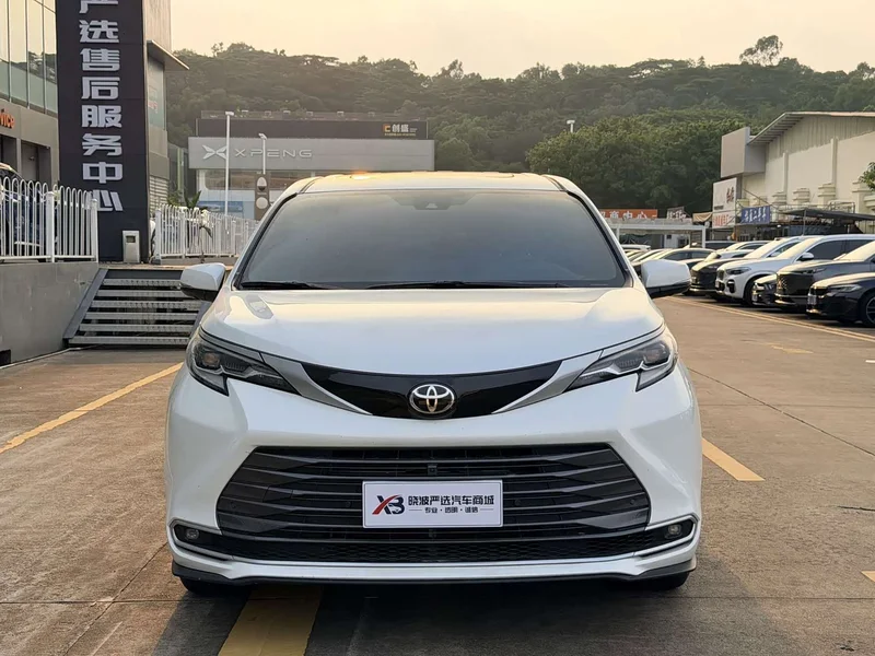 Toyota Sienna — фото 2