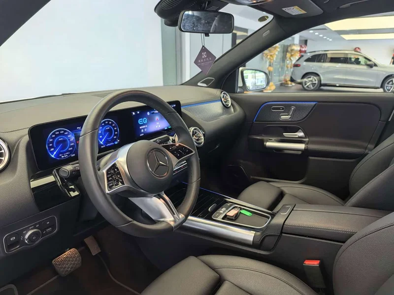 Mercedes-Benz EQA — фото 12