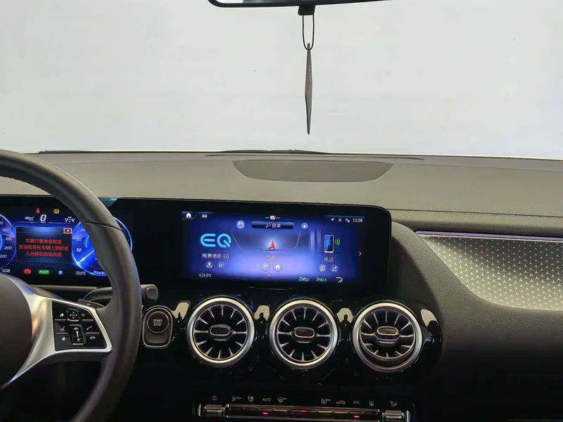 Mercedes-Benz EQA — фото 17