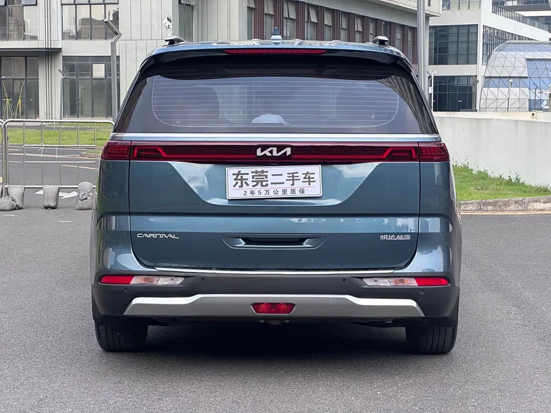 Kia Carnival — фото 12