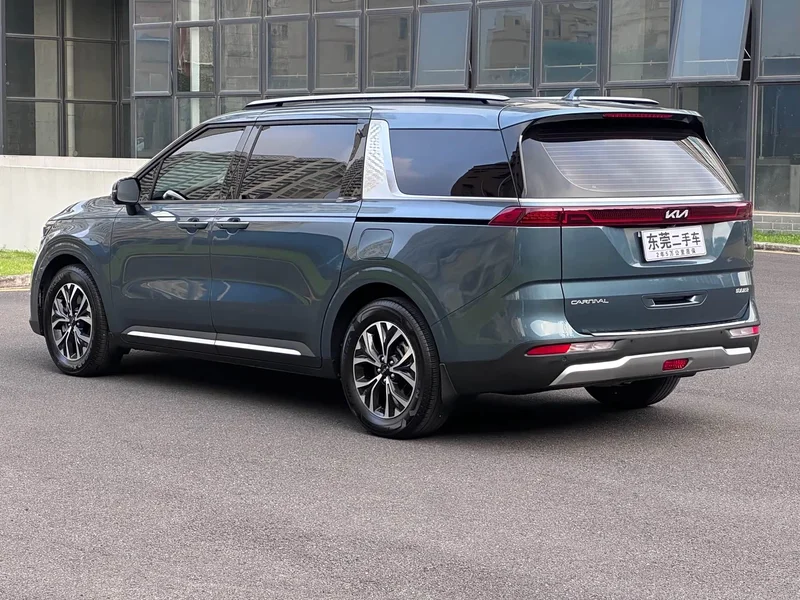 Kia Carnival — фото 13