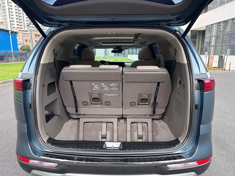 Kia Carnival — фото 15