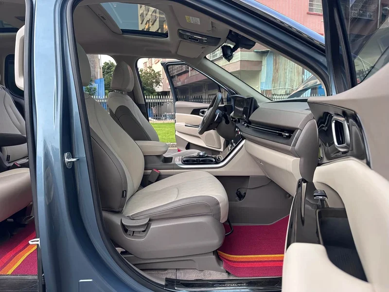 Kia Carnival — фото 17