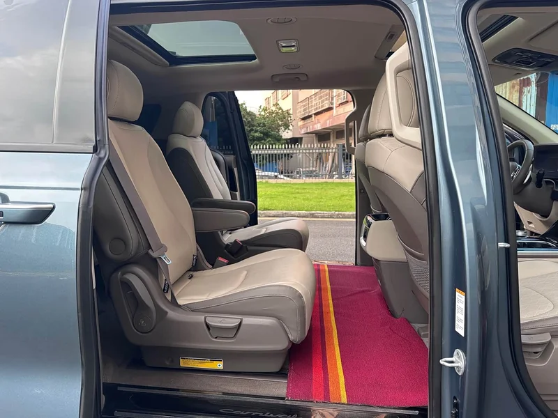 Kia Carnival — фото 18