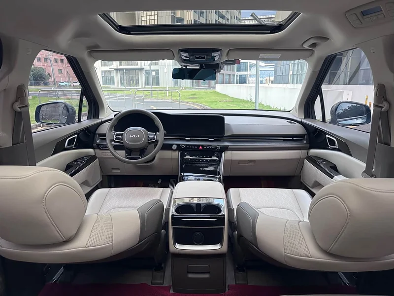 Kia Carnival — фото 10