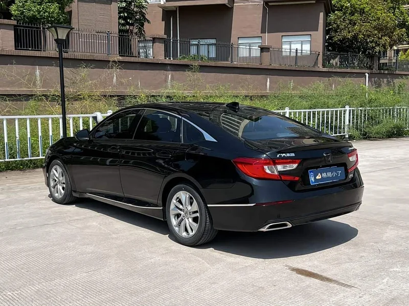 Honda Accord — фото 7