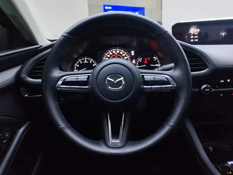Mazda 3 Axela — фото 15