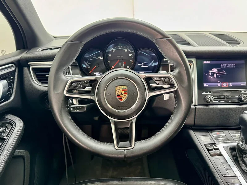 Porsche Macan — фото 15