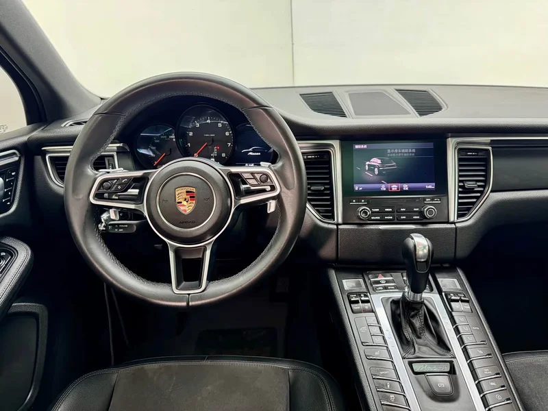 Porsche Macan — фото 16