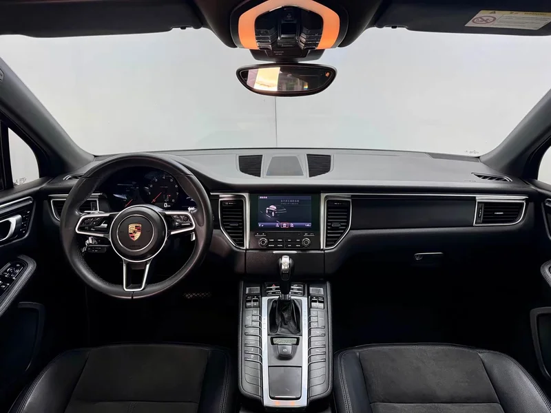 Porsche Macan — фото 17
