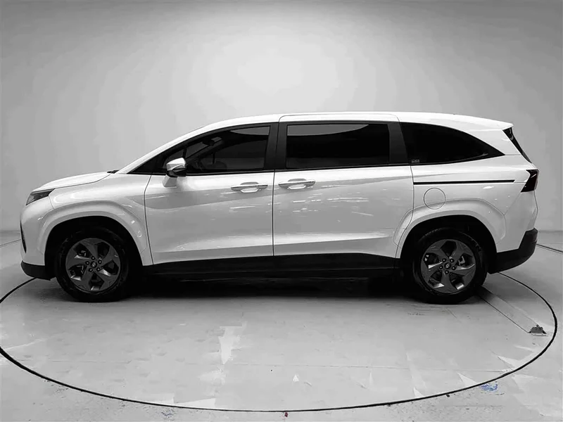 Ford Kuga — фото 19