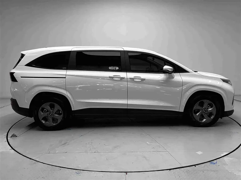Ford Kuga — фото 9
