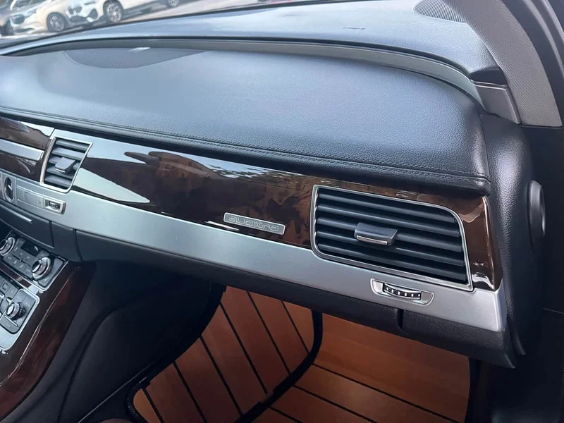 Audi A8 — фото 14