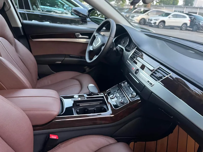 Audi A8 — фото 15