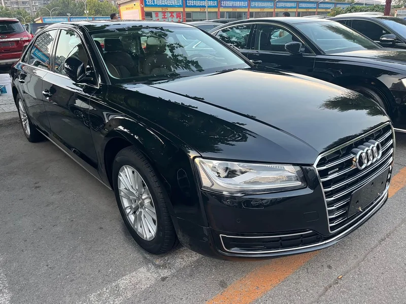 Audi A8 — фото 2