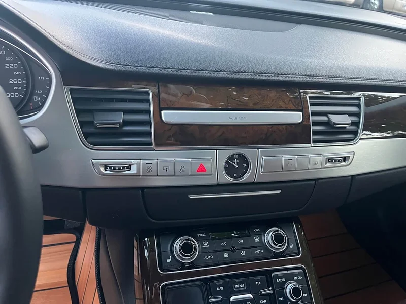 Audi A8 — фото 38