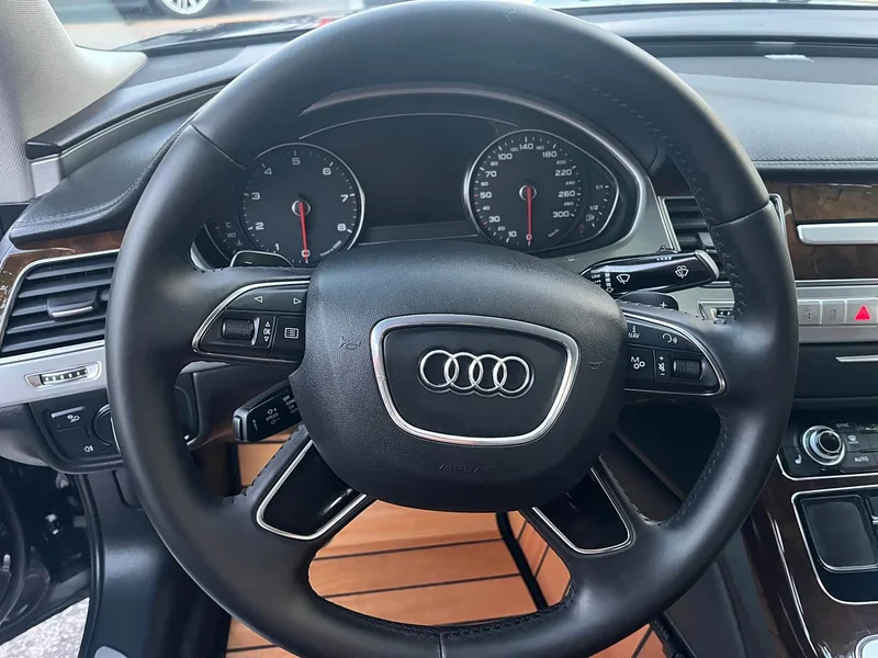 Audi A8 — фото 39
