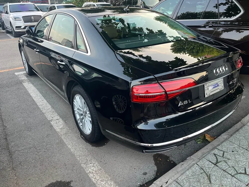 Audi A8 — фото 5
