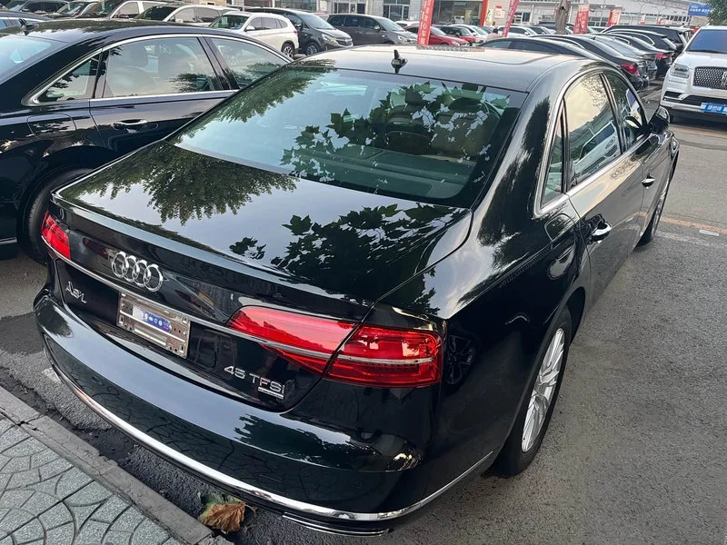 Audi A8 — фото 7