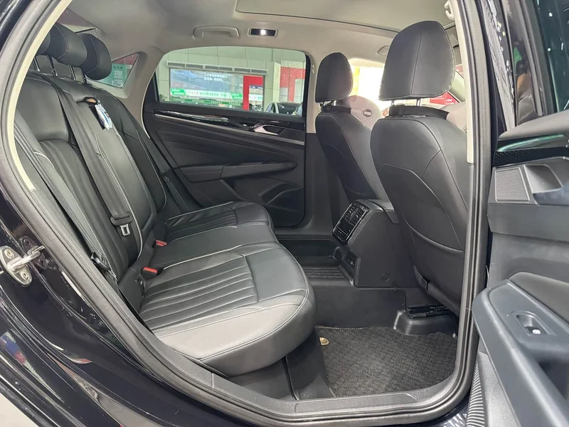 Volkswagen Passat — фото 20