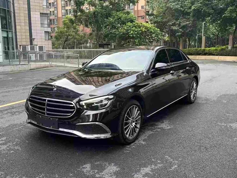 Mercedes-Benz E-Class — фото 1