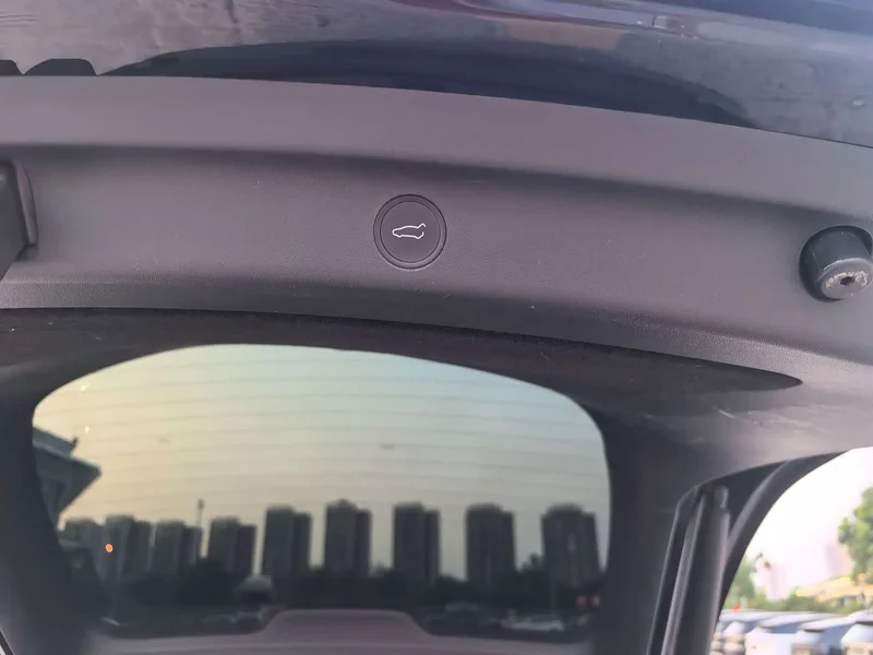 Tesla Model Y — фото 14