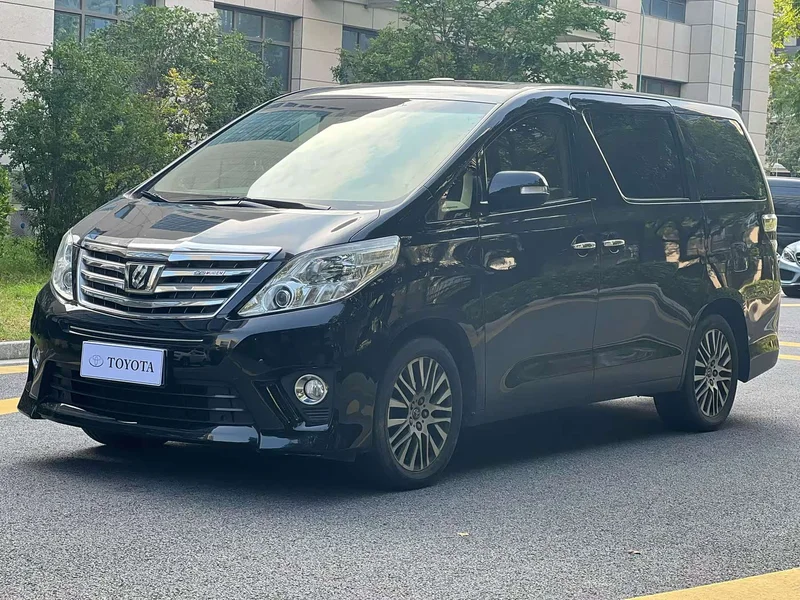 Toyota Alphard — фото 2