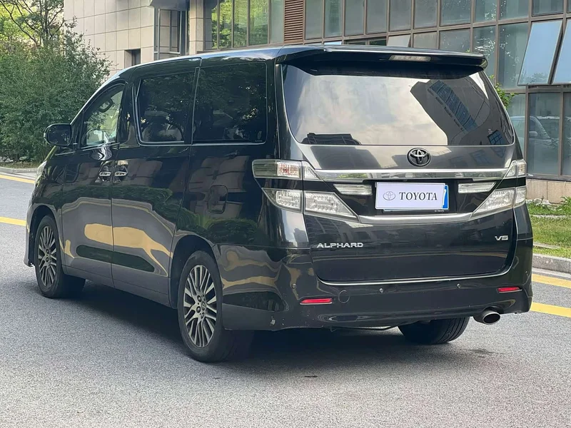 Toyota Alphard — фото 3
