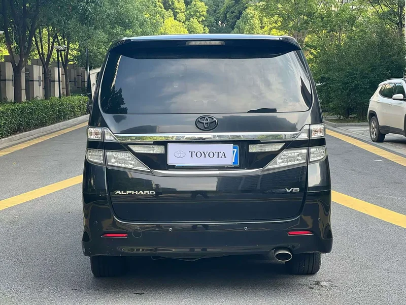 Toyota Alphard — фото 4