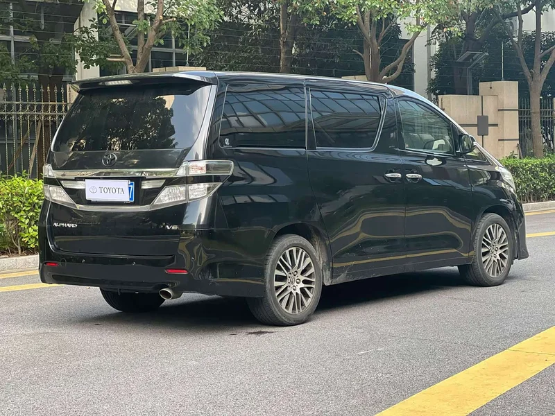 Toyota Alphard — фото 5