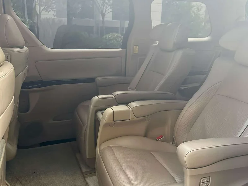 Toyota Alphard — фото 7