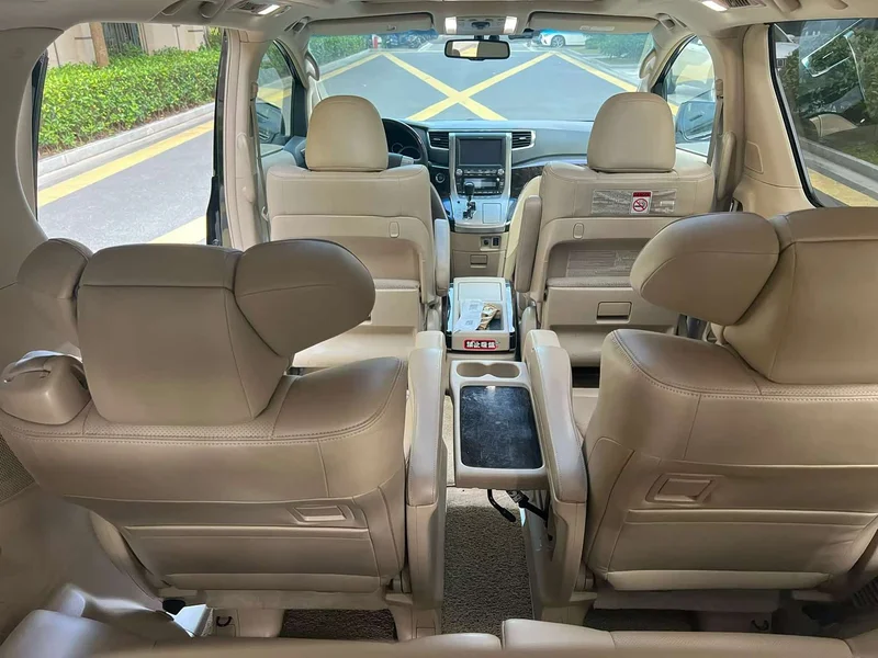 Toyota Alphard — фото 8