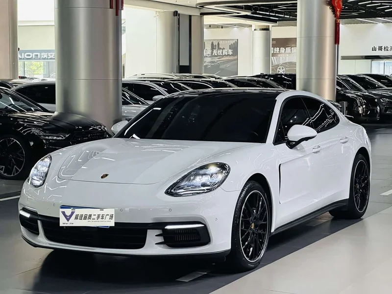 Porsche Panamera — фото 1