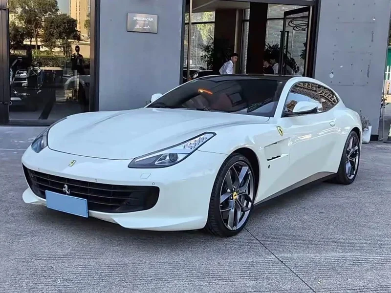 Ferrari GTC4 Lusso — фото 1