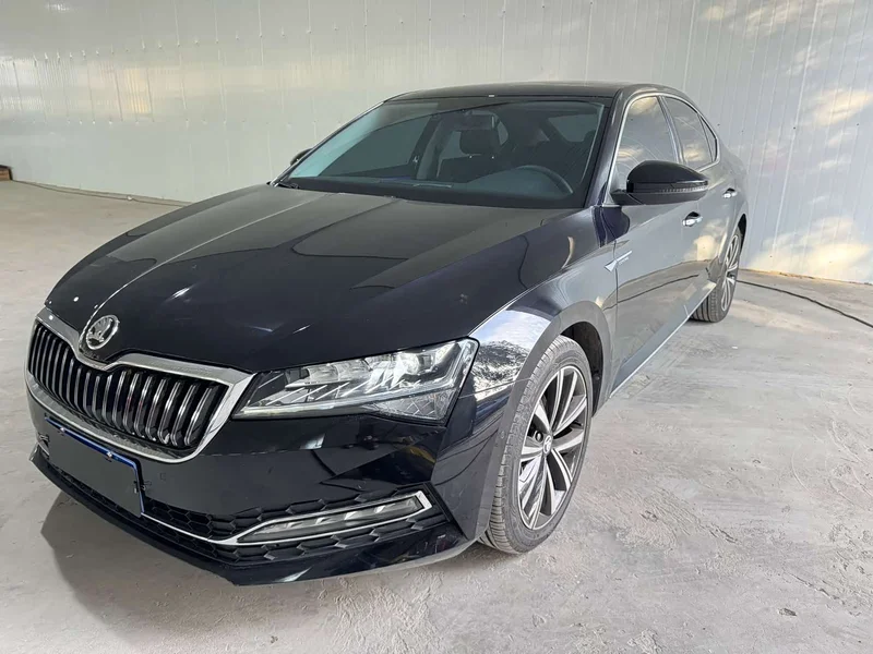 Skoda Superb — фото 1