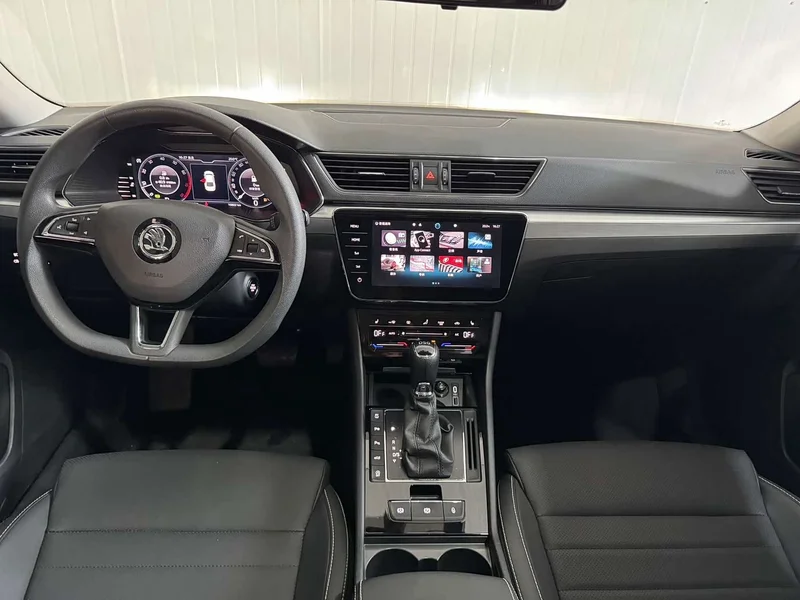 Skoda Superb — фото 19