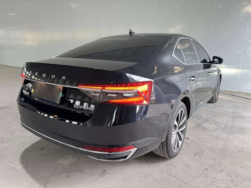 Skoda Superb — фото 5