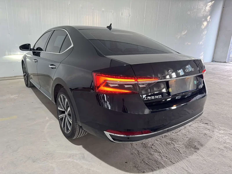 Skoda Superb — фото 6