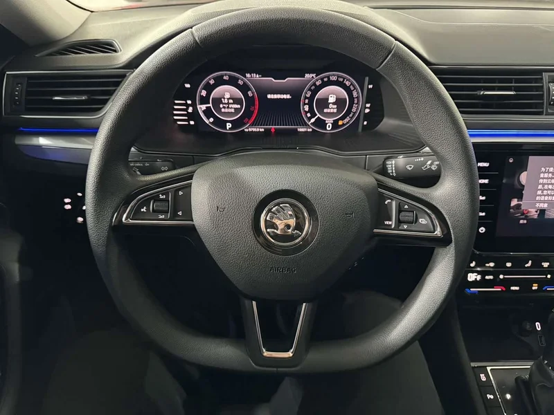 Skoda Superb — фото 7