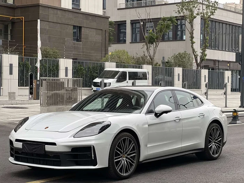 Porsche Panamera — фото 1